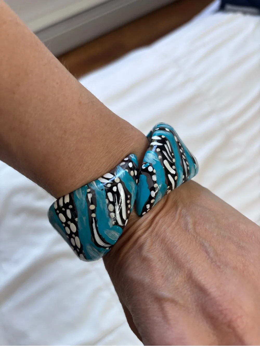 Hand-Painted Turquoise Resin Bangle Bracelet - Women Jewelry